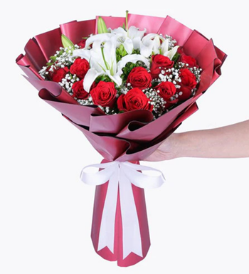 17 Kırmızı Gül ve Lilyum Tasarım Buketi